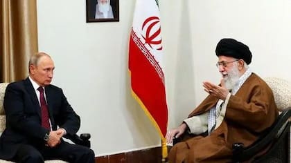 Vladimir Putin y Alí Khamenei