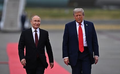 Vladimir Putin y Donald Trump en la cumbre de Alaska. Volverán a verse en Budapest.