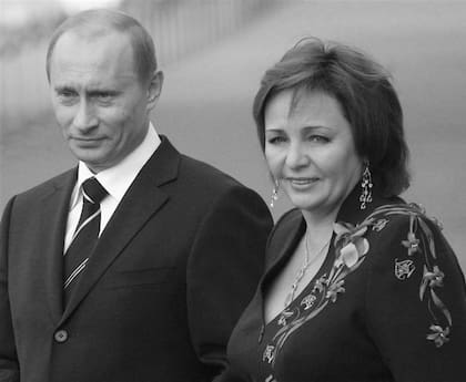 Vladimir Putin y Ludmila en 2006, en Peterhof, en las afueras de San Petersburgo