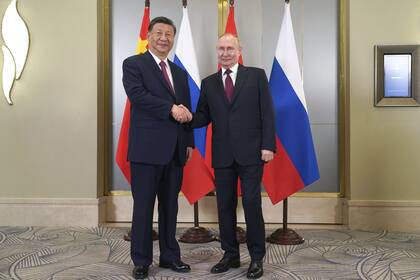 Vladimir Putin y Xi Jinping durante la cumbre regional en Kazajistán