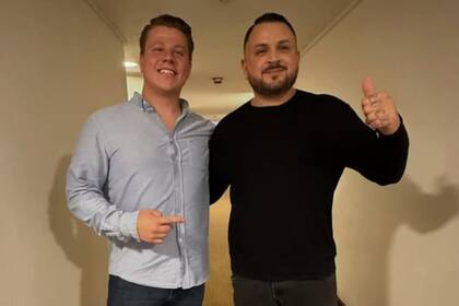 Vladislav Klimovich (izquierda), quien se dedica a la compra venta de autos imortados, participó del podcast de Jonathan G. (derecha)