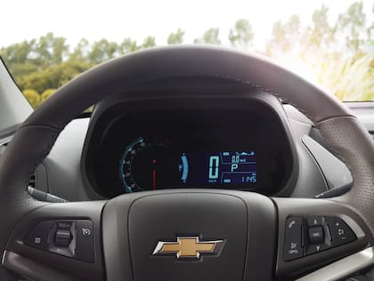 Volante multifunción y equipamiento muy completo.