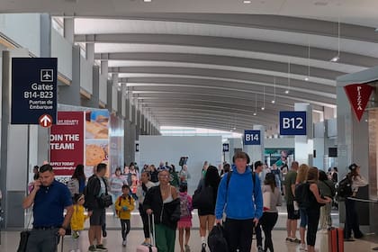 Volaris ofrece vuelos directos desde Sacramento a Morelia los lunes, miércoles, viernes y domingos a la madrugada