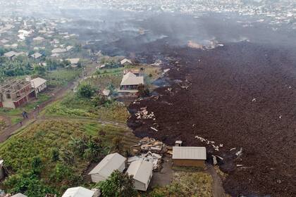 Parte de un ciudad fue alcanzada por la lava por lo que el área debió ser evacuada