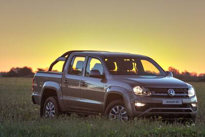 Volkswagen Amarok, a la espera de un restyling, podría arrebatarle el primer puesto del podio de ventas a la Hilux