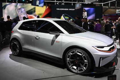 Volkswagen ID. GTI Concept. Se adapta. El clásico deportivo de VW pero 100% eléctrico; se estima su salida al mercado en 2027