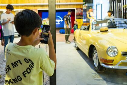 Volkswagen tiene un espacio exclusivo para chicos y también organizó una mini expo de autos clásicos