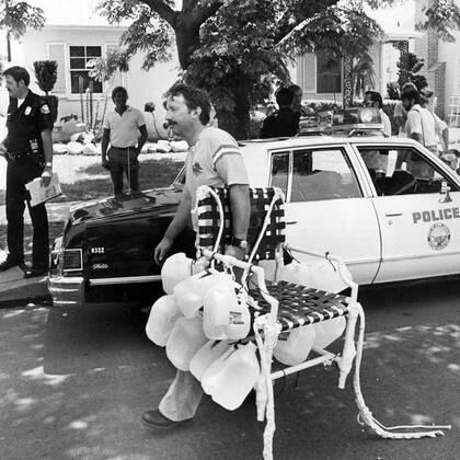 Voló 16 kilómetros y causó un apagón al aterrizar en Long Beach (Foto: Instagram @lawnchairpilot)