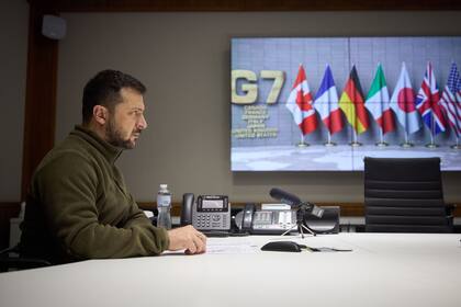 Volodimir Zelenski, presidente de Ucrania, habla en la reunión del G-7 