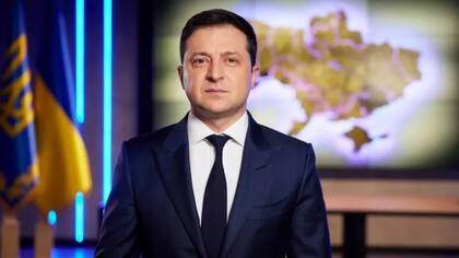 Volodymyr Zelensky se dirigió a los ucranianos en un mensaje televisado horas antes de que Putin iniciara la invasión