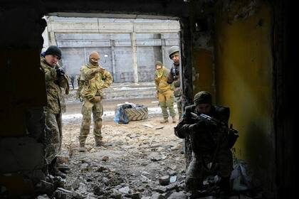 Voluntarios bielorrusos reciben entrenamiento militar en la base de la Compañía Bielorrusa en Kiev, Ucrania