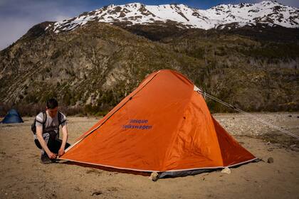 Voluntarios de la Fundación Grupo Volkswagen participaron de la plantación comunitaria que organizó ReforestArg en Cholila, Chubut.