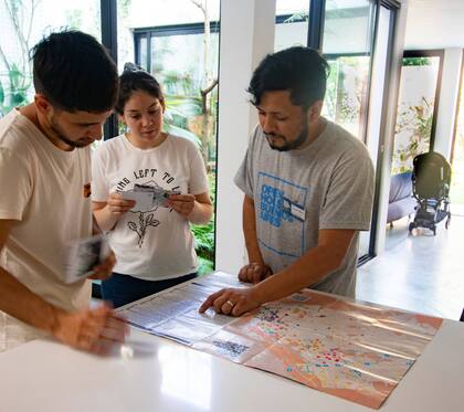 Voluntarios de Open House en plena tarea.
