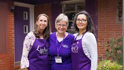 Voluntarios y ayudantes. Foto: Lydias loft