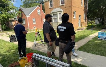 Voluntarios y constructoras frente a la casa del sumo pontífice buscan arreglar el techo principal y las calles alrededor