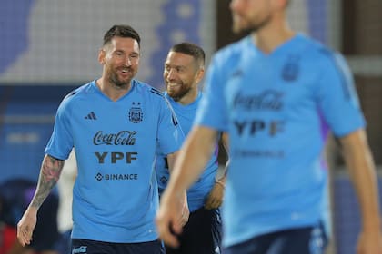 Volver a empezar: Messi y Papu Gomez, con otros semblantes previo al debut