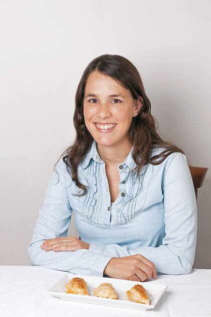 Volver a sonreír. María Sporleder y unas empanadas cuya masa es libre de gluten. ''''Para la gente, es difícil de entender'''', afirma