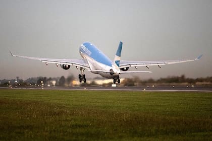 El avión que traerá las primeras 300.000 dosis de la vacuna rusa contra el coronavirus no llevará pasajeros