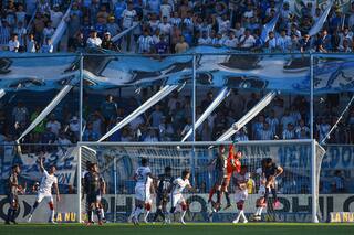 A San Lorenzo lo salvó Torrico, ante un Atlético que pecó de ansioso