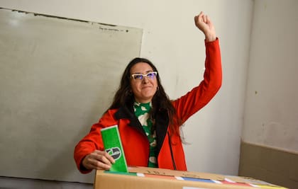 Votación de Carla Deiana en Santa Fé