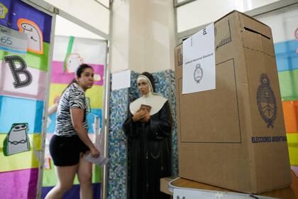 Votación en colegio Misericordia de Mendoza