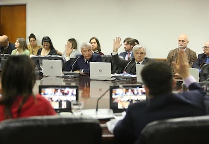 Votan la acusación del juez bailaque en la Magistratura