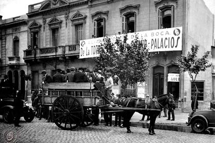 Votantes de La Boca se desplazan en carros hacia los comicios nacionales del 8 de noviembre de 1931