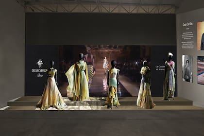 Voyage cinétique II, una colección de 45 vestidos de Carlos Cruz Diez y Oscar Carvallo, en Pinta Miami