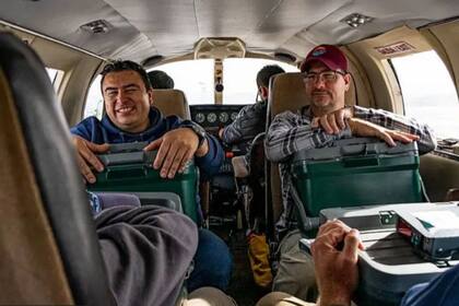 Vuelo desde Tijuana a la Isla Guadalupe. "Te sientes muy conmovido porque sabes que llevas ah una luz de esperanza para una especie".