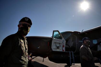 Todas las mañanas parten los pilotos desde Campo de Mayo en helicópteros del Ejército
