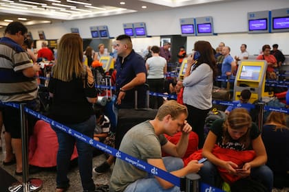 Vuelos sobrevendidos, demoras y cancelaciones