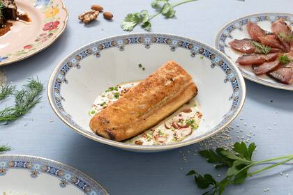 Vuelta y vuelta, una de las cocciones favoritas de Pablo Fridman cuando prepara bonito en su restaurante Condarco.