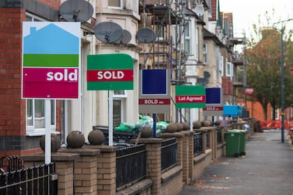 Vuelven a verse carteles de "vendido" ante la reactivación del mercado inmobiliario