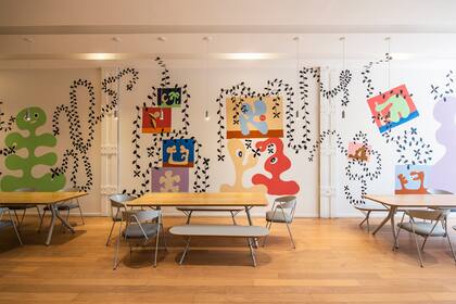 “Vuelvo como un jardín después del invierno”, el mural de Cotelito en el café del Museo Moderno