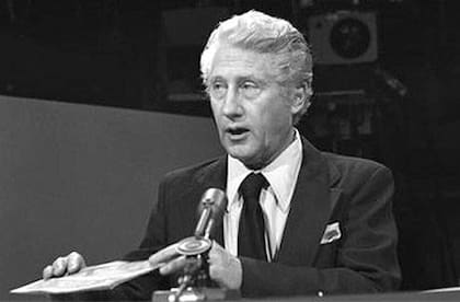 W. Mark Felt, durante un programa de televisión de la cadena CBS, en 1976; décadas después del Watergate se reveló que él había sido "Garganta Profunda", el informante del caso
