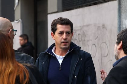 Wado de Pedro al llegar a la reunión en la sede del PJ en la calle Matheu, el martes 17 de junio de 2025