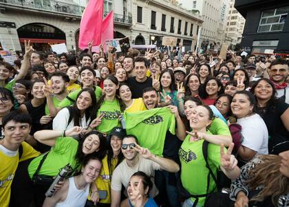 Wado de Pedro en la marcha universitaria en la Plaza de Mayo