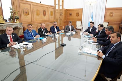 Wado de Pedro junto a los gobernadores de la Región del Norte Grande mantuvieron este jueves encuentros con el embajador de Estados Unidos en Argentina, Marc Stanley, y el ministro de Economía, Sergio Massa,