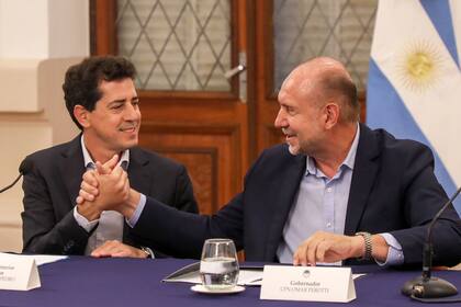 Wado de Pedro y Omar Perotti, ayer en Santa Fe