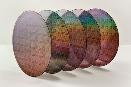 Wafers con chips diseñados con los nuevos tipos de transistores; un wafer es el disco donde se imprimen los microchips