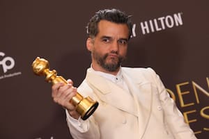Quién es el comprometido actor brasileño que hizo historia en los Globo de Oro 2026