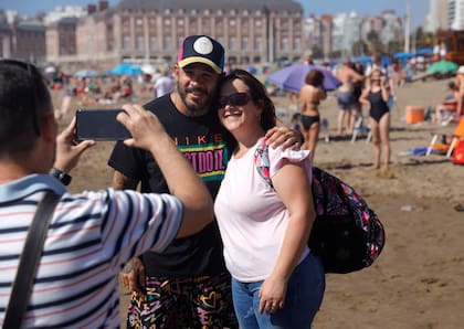 El público encuentra en Wili Iturriaga a un afecto cercano al que no pueden dejar de saludar