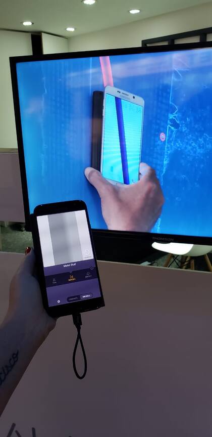 Walibot es un accesorio que transforma cualquier smartphone en un detector de cañerías en las paredes