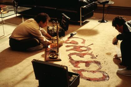 Walker comenzó a desarrollar la idea de Pecados capitales en Nueva York, pero el guion lo terminó en Los Ángeles