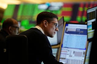Wall Street cierra en rojo, lastrada por las tecnológicas