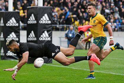 A Rieko Ioane se le escabulle el balón y el neozelandés se pierde un try en el primer All Blacks vs. Wallabies por la Bledisloe, que terminó empatado; ahora, el conjunto negro es claro favorito para obtener el nuevo Tri-Nations.