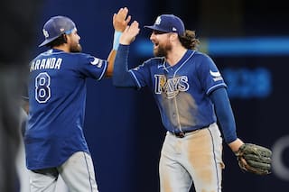 Walls impulsa la carrera de la ventaja en la décima y Rays vencen 7-6 a Azulejos