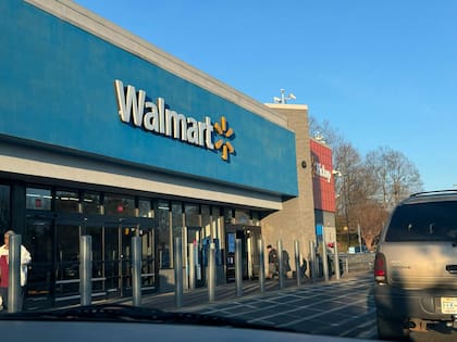 Walmart es uno de los supermercados que trabajarán con normalidad el 4 de julio. Foto: David Montero, Unsplash