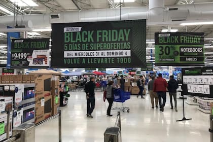 Walmart cuenta con 92 supermercados en la Argentina, con las marcas Walmart, Changomás y Punto Mayorista