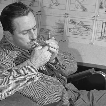 Walt Disney fumaba mucho y eso le habría ocasionado afecciones en los pulmones